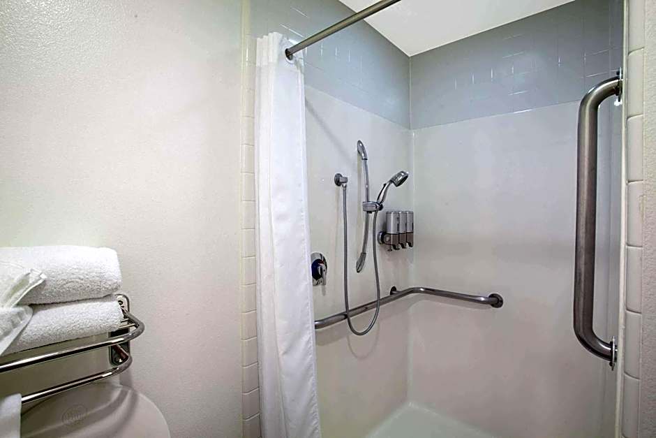 Azure Hotel & Suites Ontario, A Trademark Collection Hotel