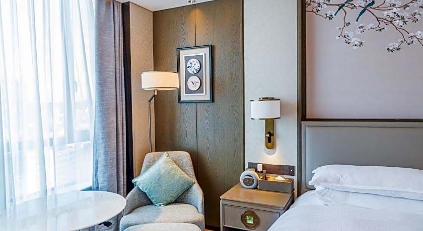 Yuexiu Hotel Guangzhou, Curio Collection by Hilton