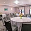 Holiday Inn and Suites Dallas-Addison By IHG