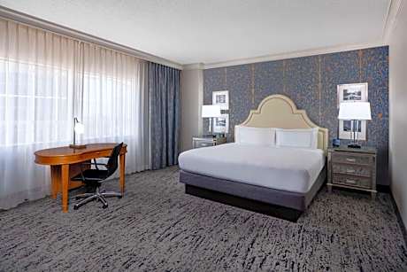 King Room with Tub - Mobility and Hearing Access