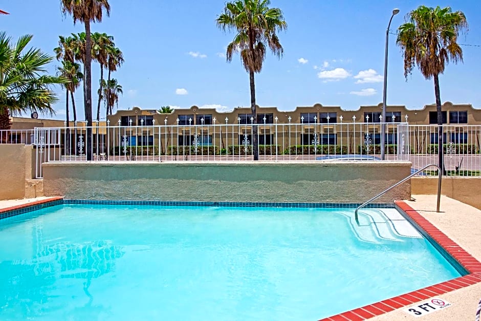 OYO Hotel McAllen Airport South - 1 mi from McAllen Medical Center