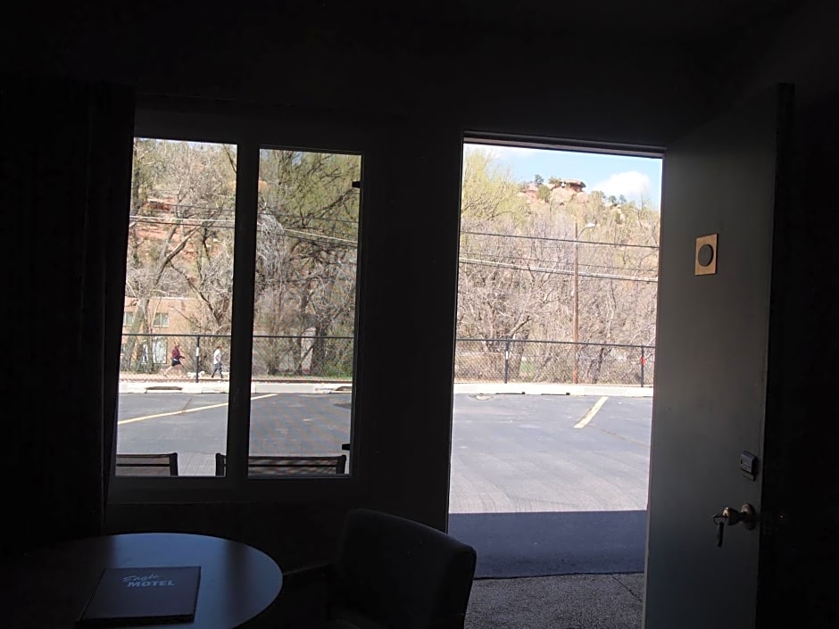 Eagle Motel