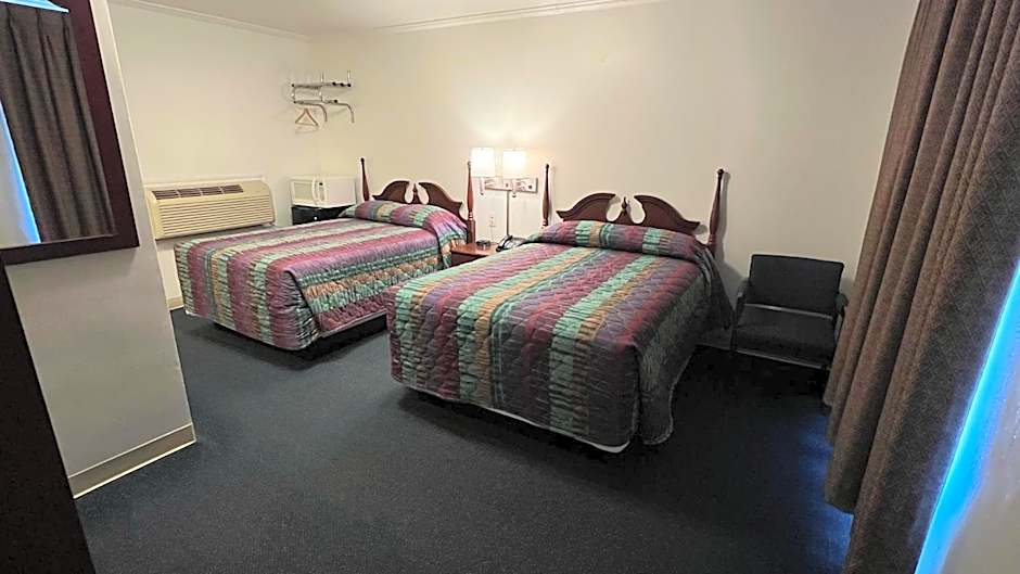 Four Oaks Lodging