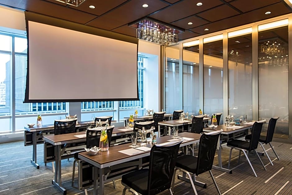 Renaissance by Marriott New York Midtown Hotel
