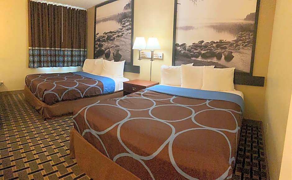 Super 8 by Wyndham Chisago City