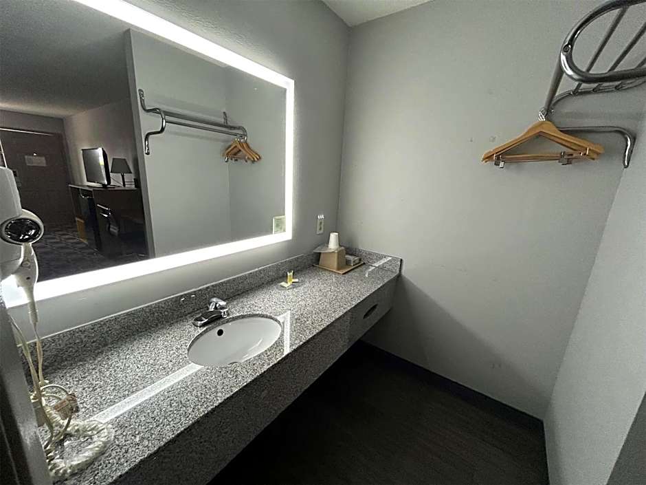 Days Inn by Wyndham Byron