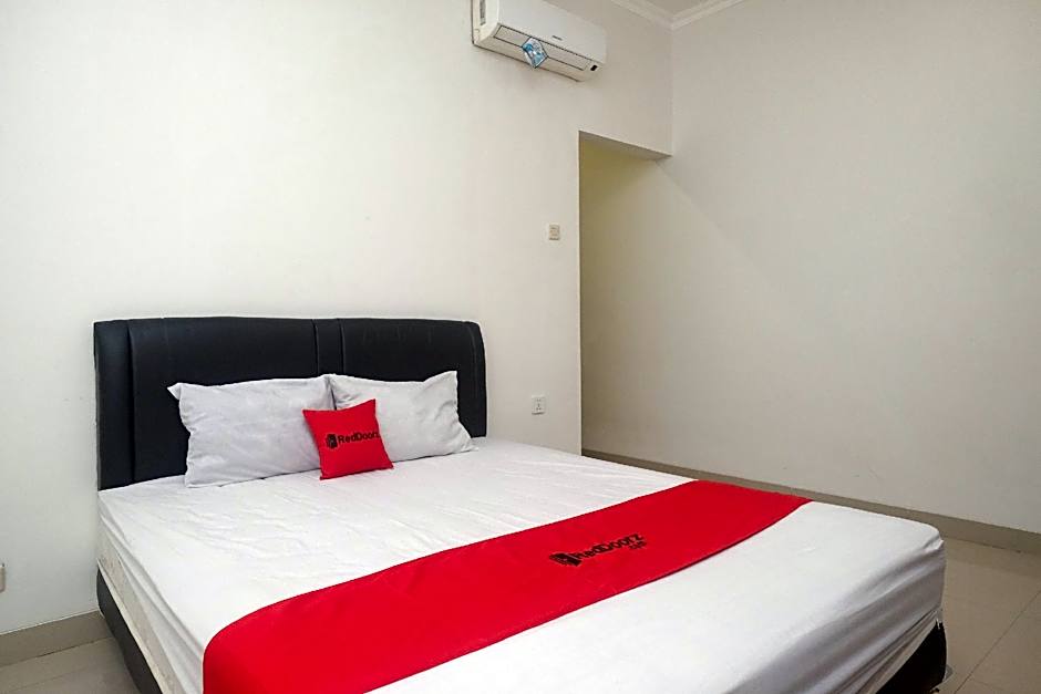 RedDoorz near Stasiun Solo Balapan 3