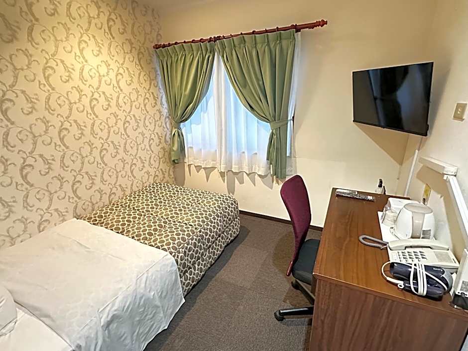 Futsukaichi Green Hotel