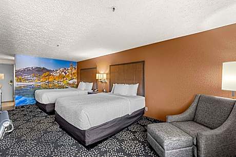 Quadruple Room with Two Queen Beds - Non Smoking