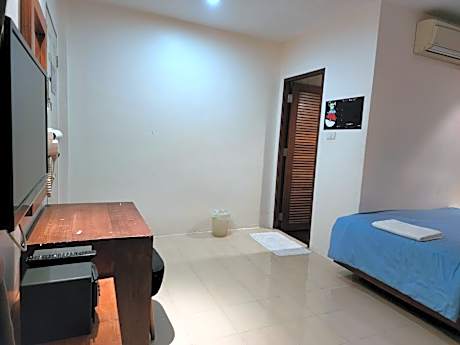 Standard Twin Room with no Balcony