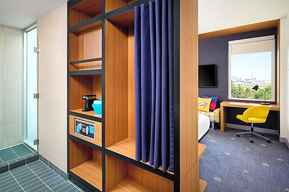 Aloft Montreal Airport