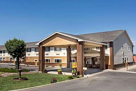 Super 8 by Wyndham Baker City