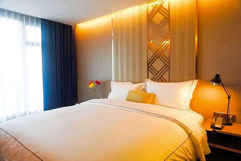 GLOW Sukhumvit 5 by Centropolis  (SHA Extra Plus)