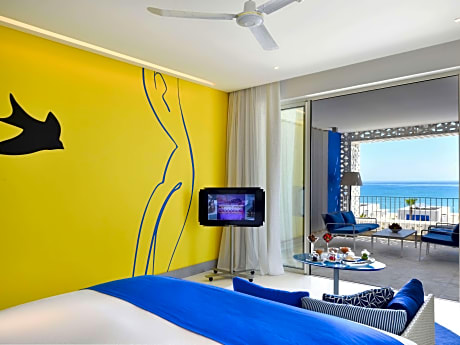 JUNIOR SUITE, 1 King Size Bed, panoramic views over the Mediterranean