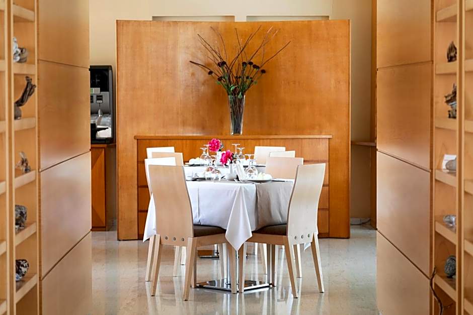 Athineon Hotel