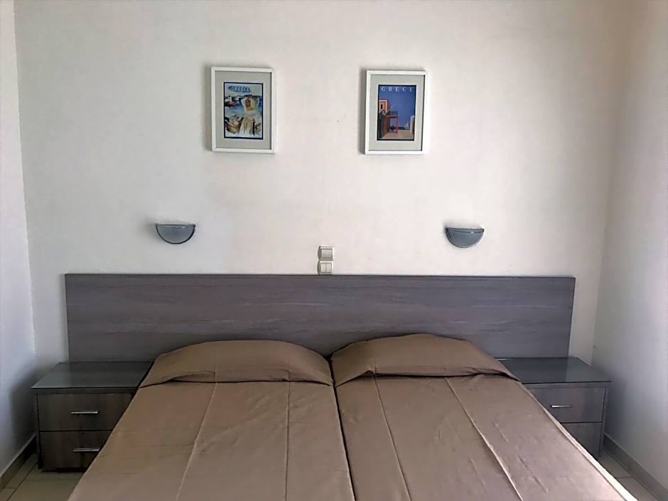 Photo 1 of 5 of Triple Room