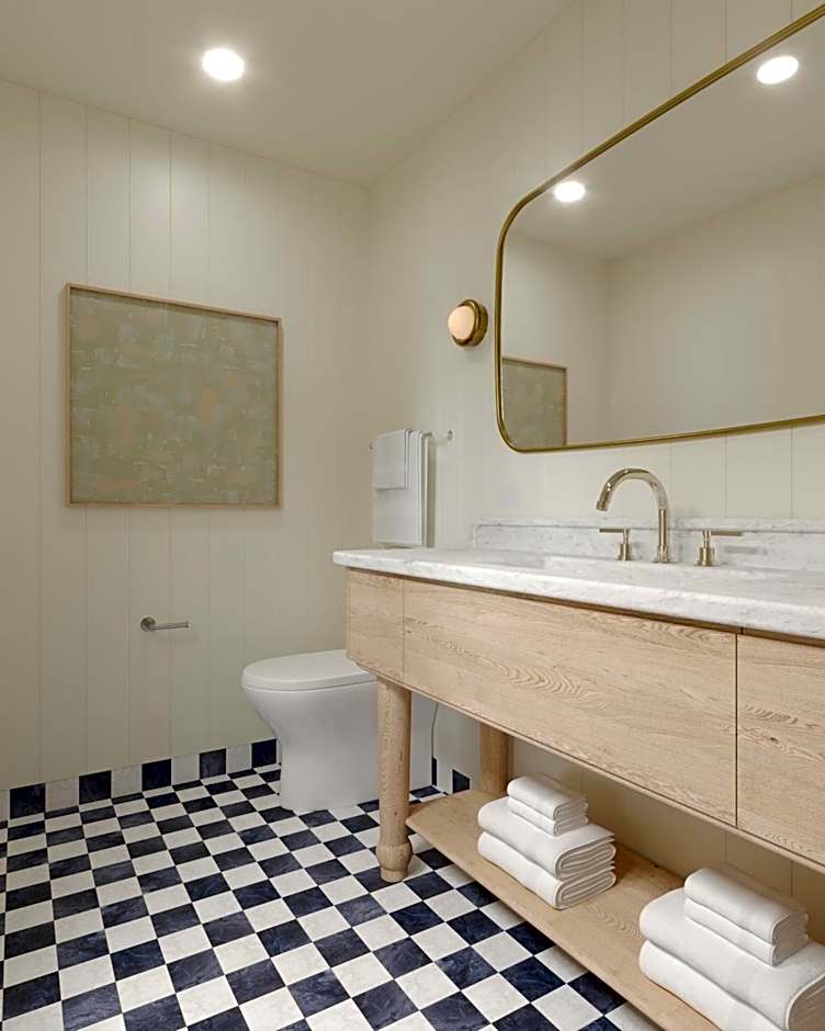 Bay Shores Peninsula Hotel