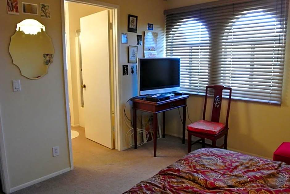 Bed and Breakfast in Hollywood Hills