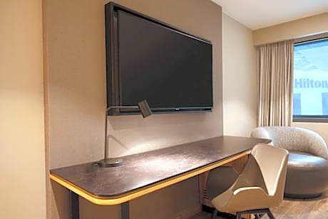 2 Double Beds Runways View