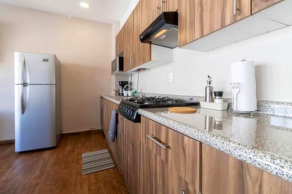 401 Location 3Bdrm 2bath apt with AC Rooftop