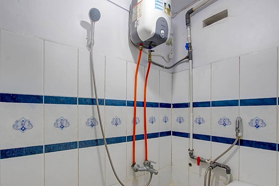 Capital O 93653 Kinasih Hotel