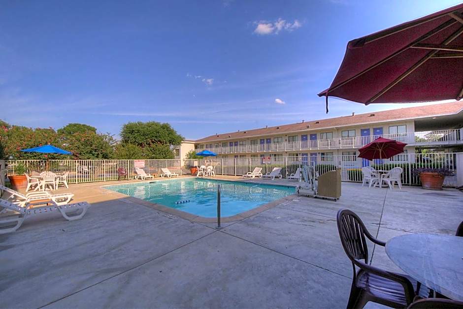 Motel 6 San Antonio, Tx Six Flags Fiesta TX - La Cantera Area