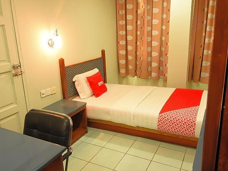 OYO 89642 Highway Inn