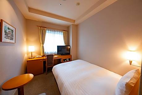 Semi Double Room - Non-Smoking