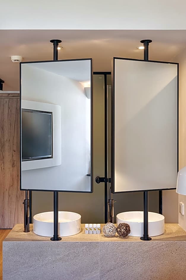 Erato by Samian Mare