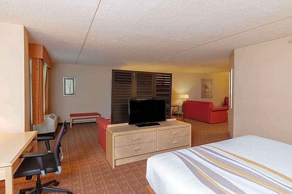 La Quinta Inn & Suites by Wyndham Garden City