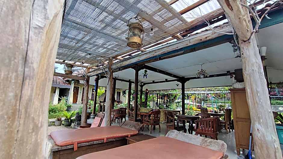 Taman Teratai Hotel