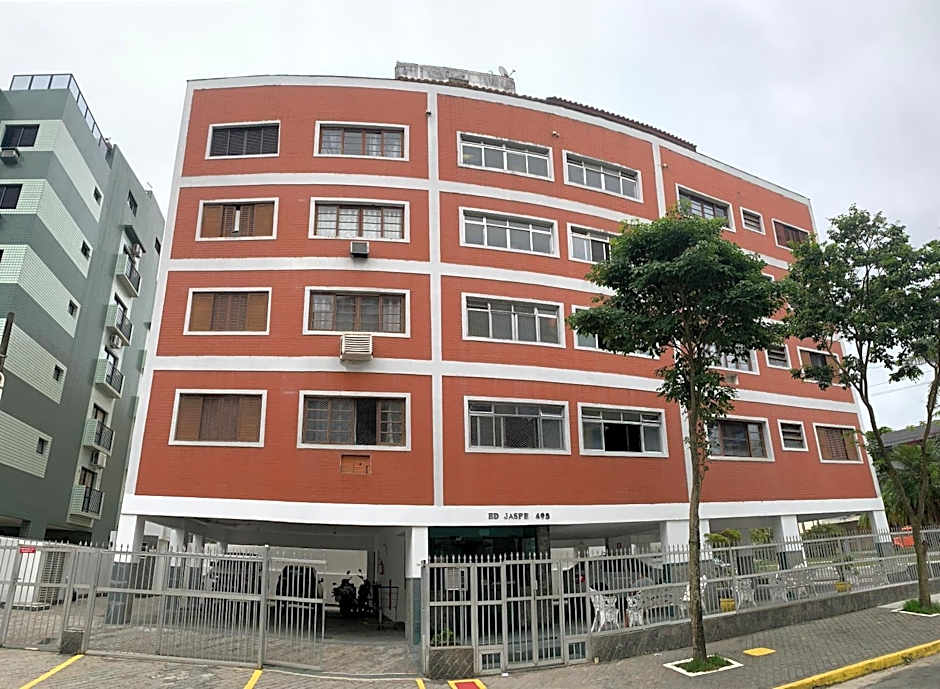 ESD01- Ar Condicionado 5min a pé da Praia da Enseada, Apartamento