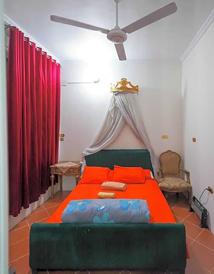 2 Jana Pyramids view inn