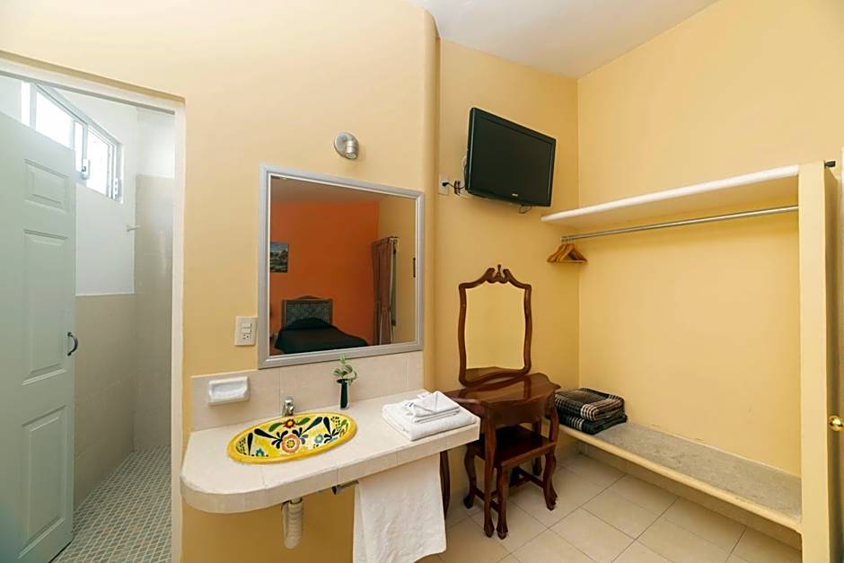 Photo 1 of 1 of Basic Triple Room