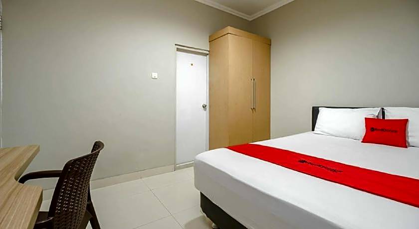 RedDoorz @ Mangga Besar 2