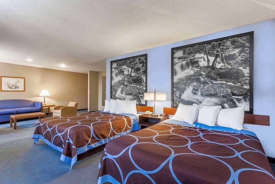 Super 8 by Wyndham East Stroudsburg/Poconos 