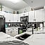 Sunrise Surprise 9th floor 2BR 2 BA King Suite Beach shuttle, heated pool!
