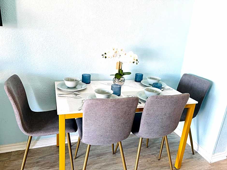 Beautiful newly renovated beachfront condo at Casa Del Mars