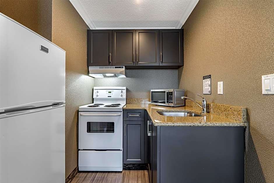 Best Western Plus Carlton Plaza Hotel