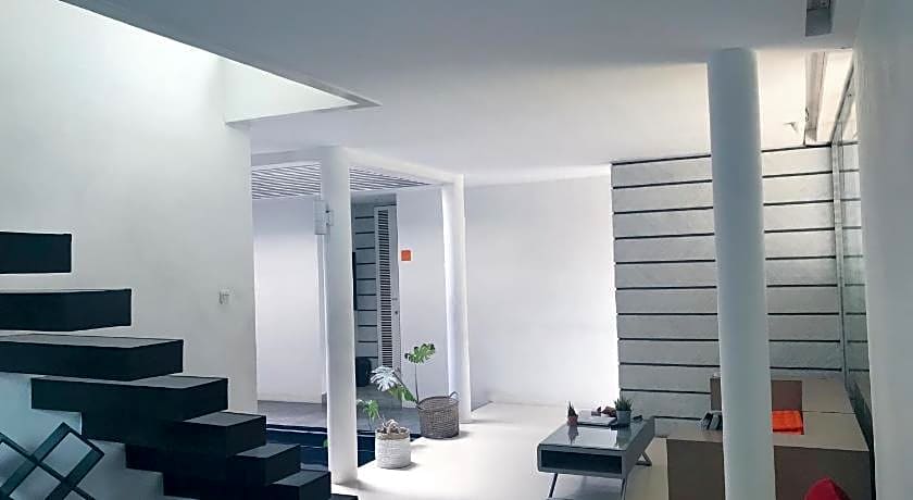 Flat06. Minimalist Residence