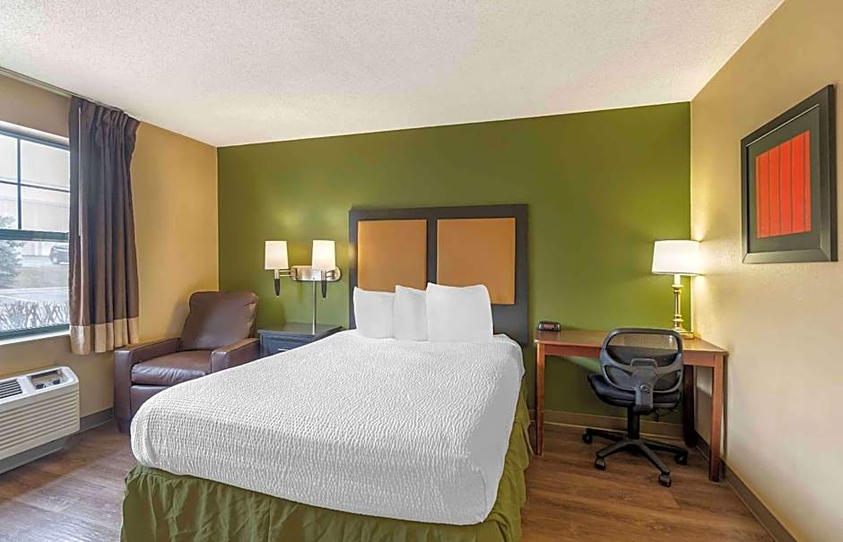 Photo 1 of 10 of Studio 1 Queen Bed