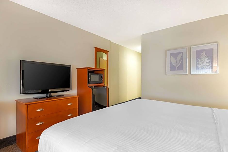 Best Western Plus University Park Inn & Suites