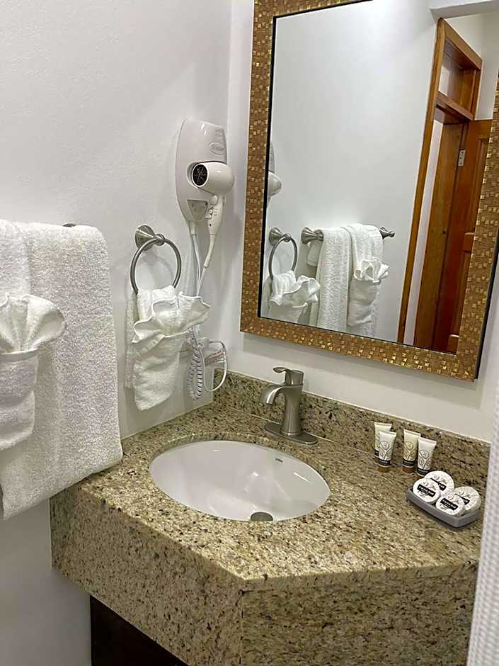 Best Western Grand Baymen Gardens