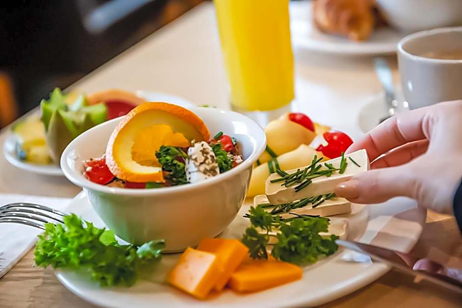 Promenade City Hotel