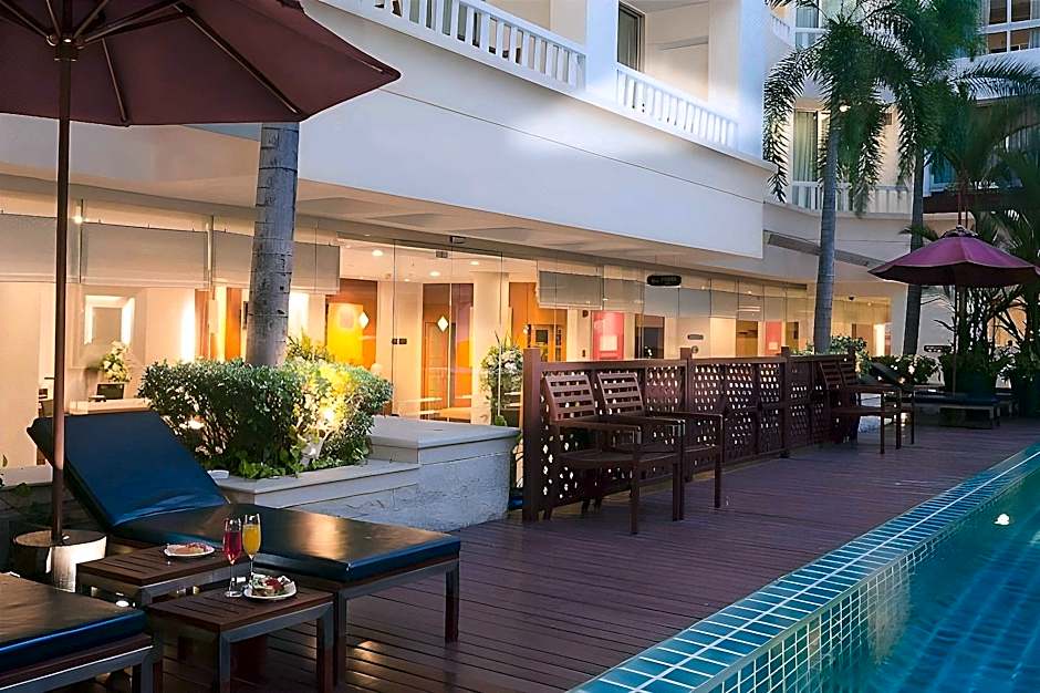 AT EASE saladaeng by AETAS