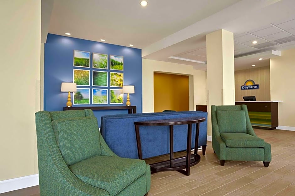 Days Inn by Wyndham Victoria