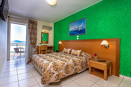 Double or Twin Room with Sea View