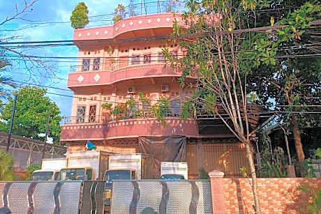 Hotel O Rafira Losmen NearYani Heahlerr