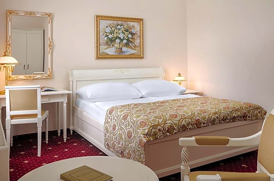 Alqush Downtown Hotel