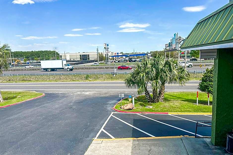 OYO Hotel Mobile, AL I-65 at Airport Blvd